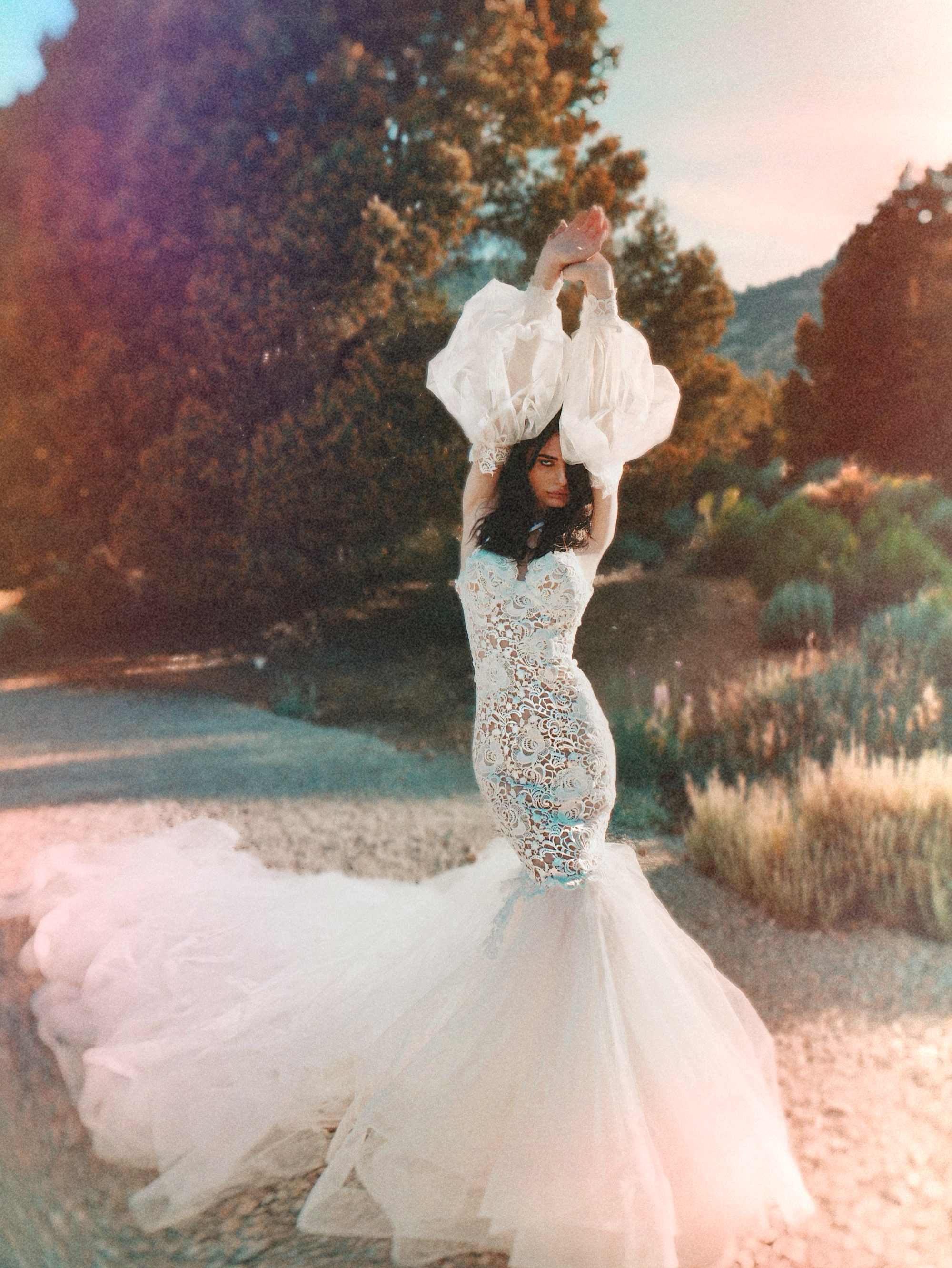 Bohemian guipure lace mermaid wedding dress with detachable tulle bishop sleeves.
