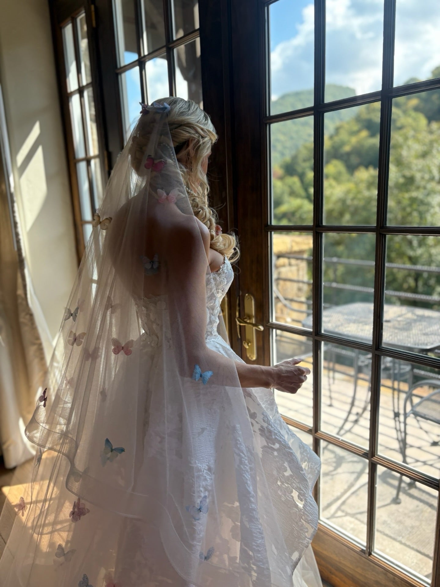 Bride Melissa wears a colorful rainbow butterfly wedding veil by Lauren Elaine for her Arizona wedding