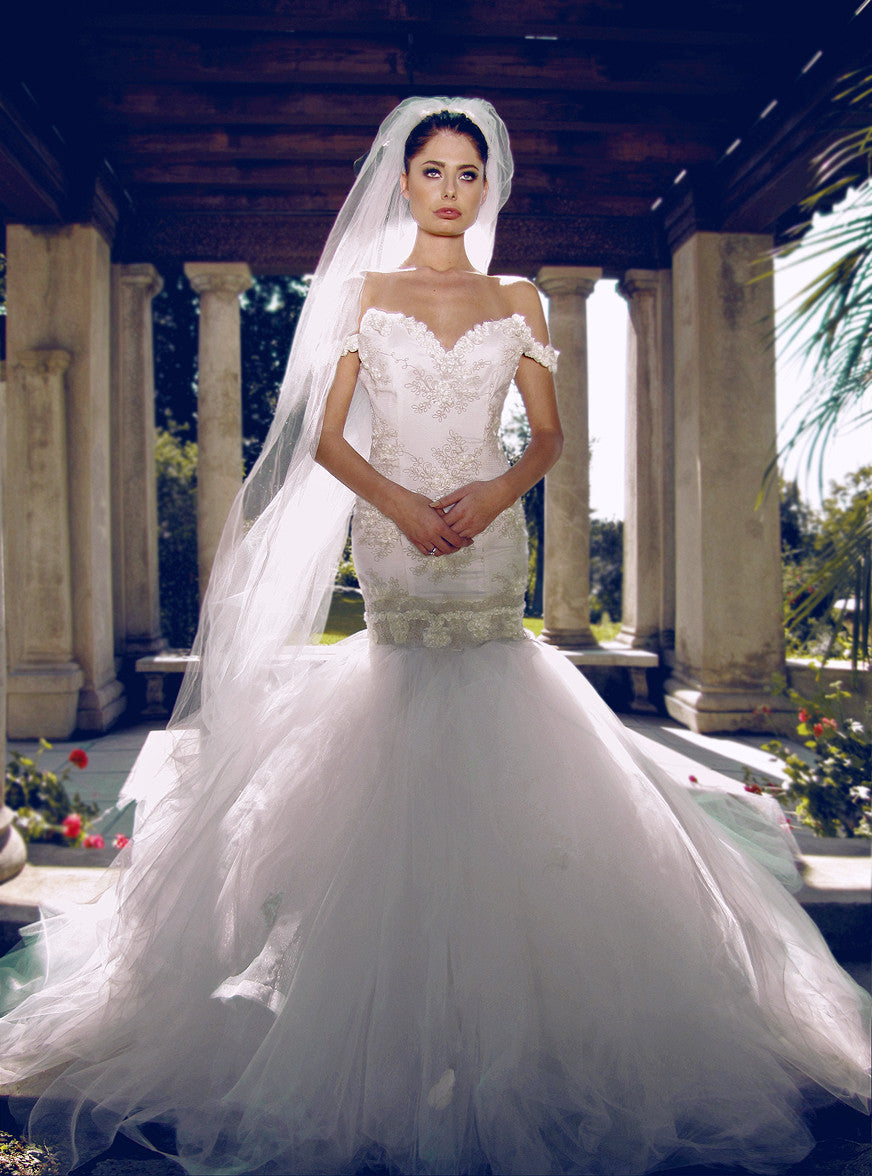 Sexy mermaid wedding gown. Off the shoulder. Tulle and french lace. Vintage bridal.