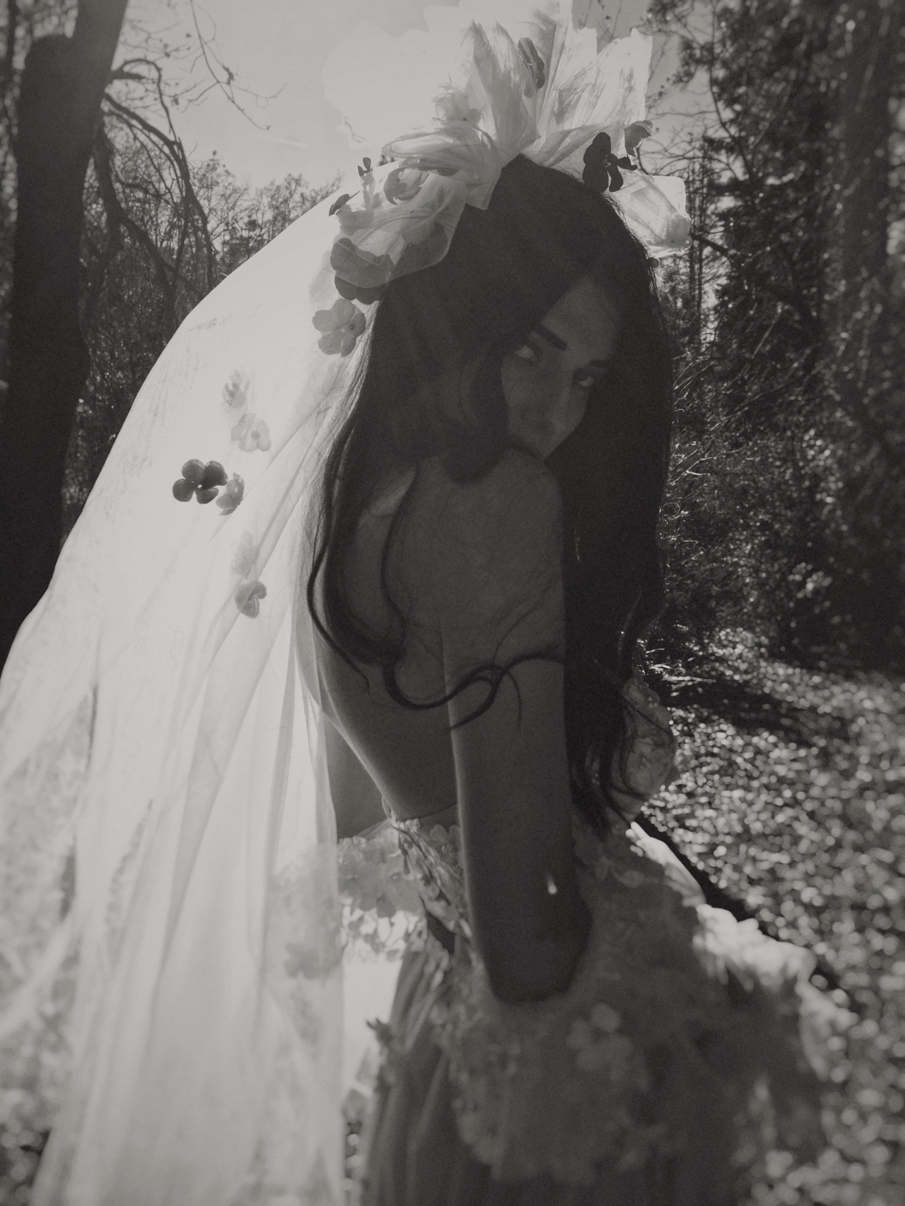 Black-and-white editorial shot of the CHÉRIE 1980s-inspired tulle wedding veil by Lauren Elaine.