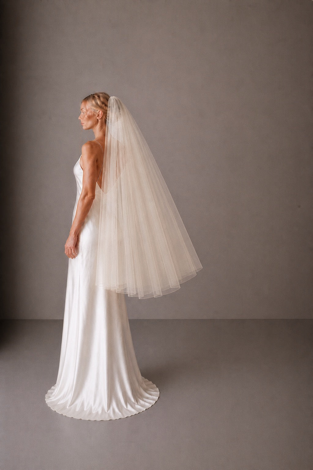 vintage ivory fingertip length tulle wedding veil full width short bridal veil raw edge
